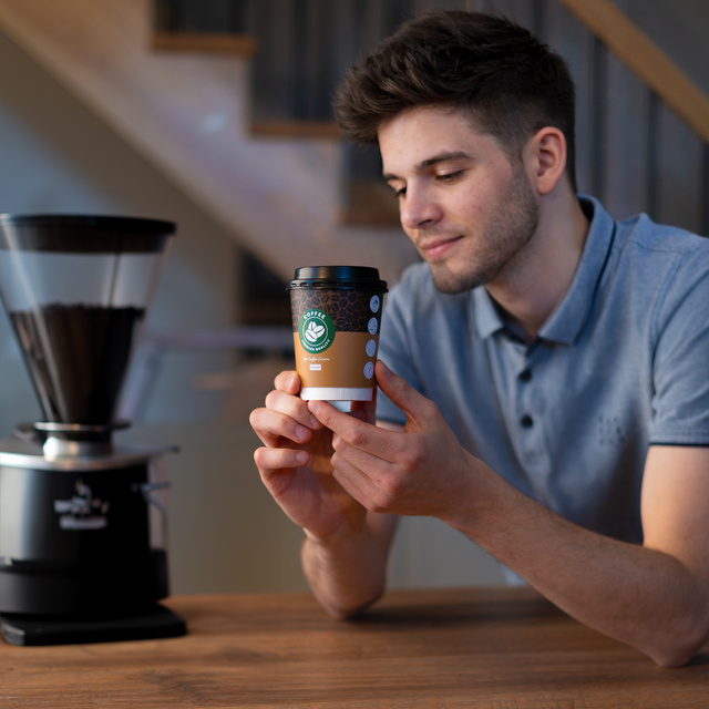 Chaussettes pour hommes Soxo café dans une tasse