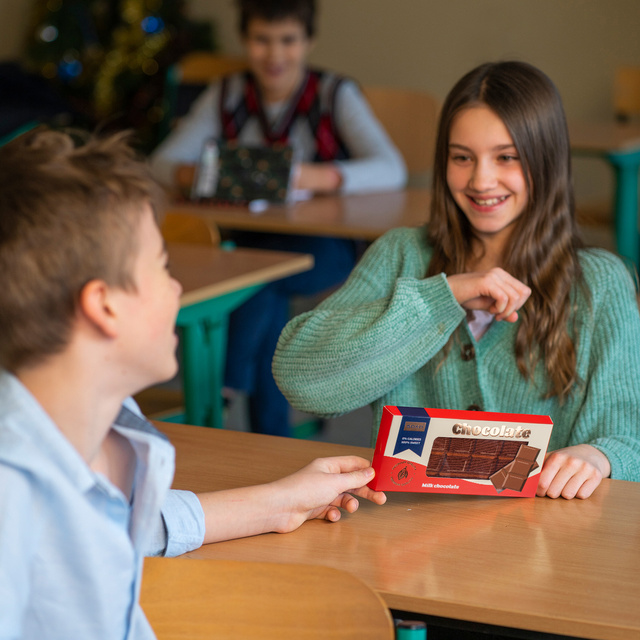 Drôle de chaussettes olives dans une boîte SOXO BON MARCHÉ pour un cadeau pour femme