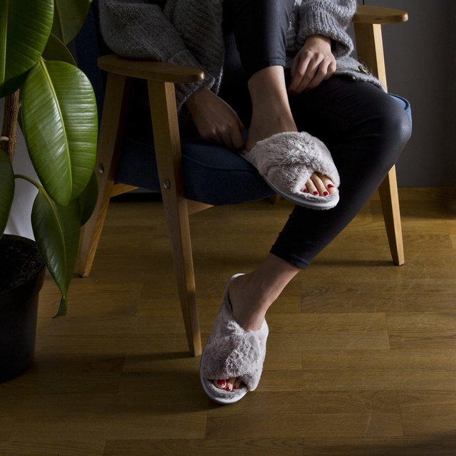 Chaussons SOXO gris pour femmes avec une semelle dure en TPR