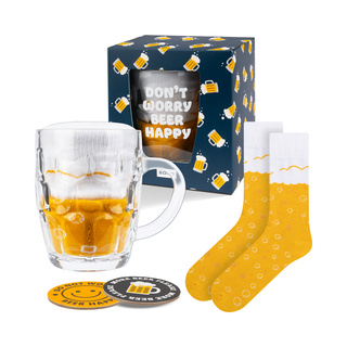 Un ensemble de chaussettes pour hommes SOXO dans une chope à bière avec coussinets