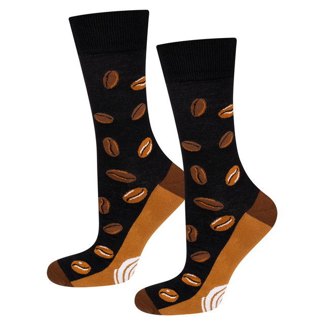 Ensemble de chaussettes, café dans une tasse et hamburger dans une boîte