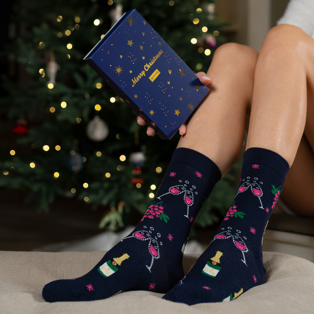 Chaussettes Femme SOXO champagne dans un emballage et des boules.