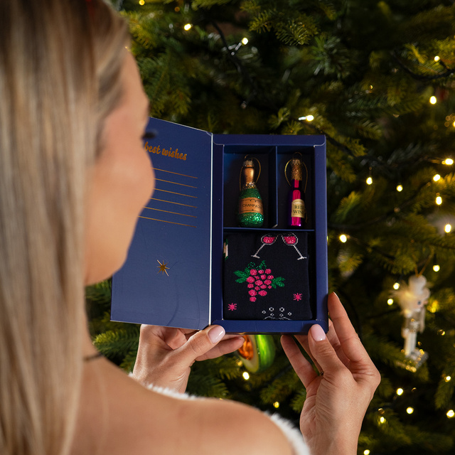 Chaussettes Femme SOXO champagne dans un emballage et des boules.