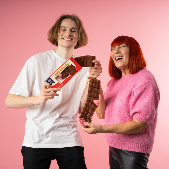 Drôle de chaussettes olives dans une boîte SOXO BON MARCHÉ pour un cadeau pour femme