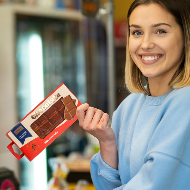 Drôle de chaussettes olives dans une boîte SOXO BON MARCHÉ pour un cadeau pour femme