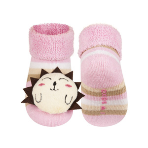 Chaussettes bébé SOXO rose avec hochet hérisson 3D