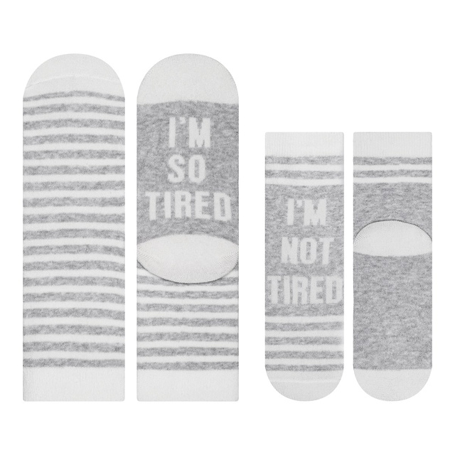 Un ensemble de chaussettes SOXO pour la mère et l'enfant avec des inscriptions