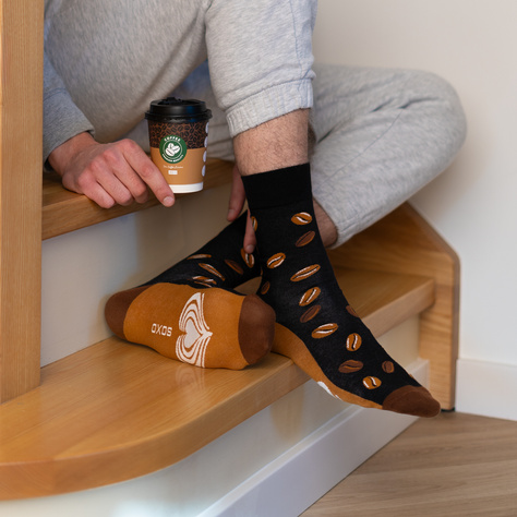 Chaussettes pour hommes Soxo café dans une tasse