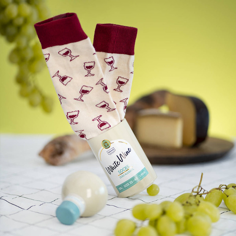 Chaussettes pour femmes SOXO GOOD STUFF drôles de White Wine dans une bouteille cadeau