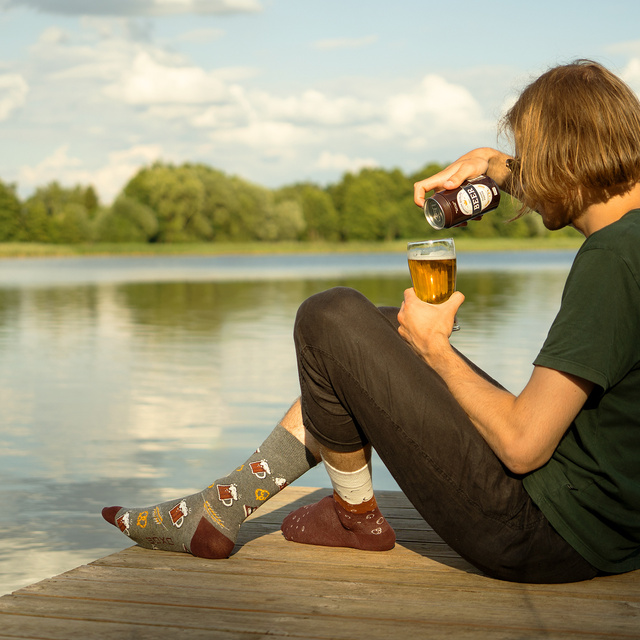 Lot de 4 chaussettes pour hommes colorées SOXO GOOD STUFF bière drôle dans une canette pour un cadeau