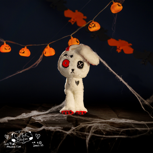 Gus Fink, chat blanc mascotte Numb x Bunny