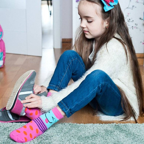 Chaussettes en tissu éponge rose SOXO pour enfants, avec un visage jovial et chaleureux