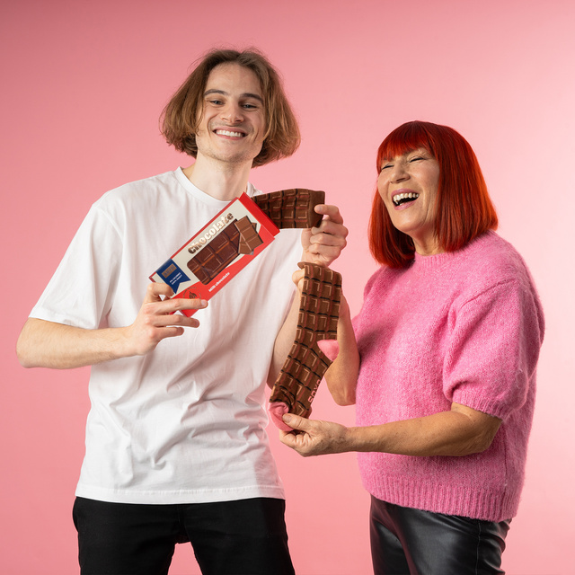 Drôle de chaussettes olives dans une boîte SOXO BON MARCHÉ pour un cadeau pour femme