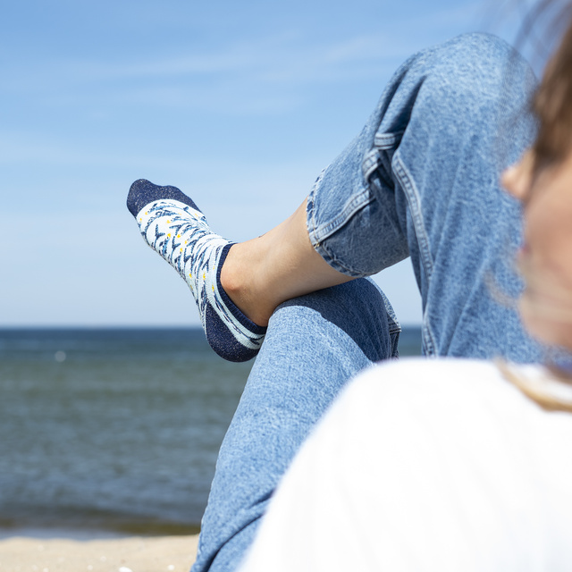 Pieds de femme colorés SOXO GOOD STUFF drôles de sardines dans une boîte pour un cadeau