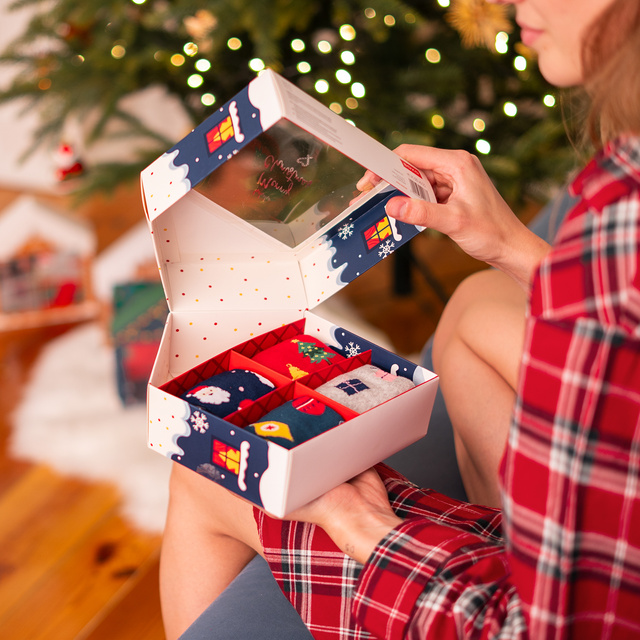 Lot de 4 chaussettes femme Soxo | Chalet de Noël | Cadeau pour elle | Noël | chaussettes gaies colorées