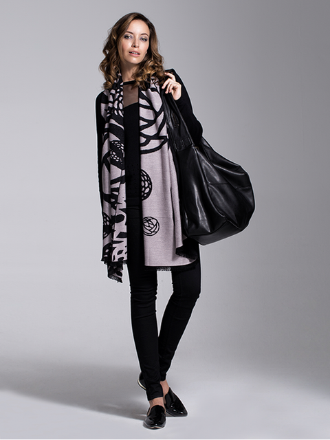 Pull noir pour femmes G by Baczynska