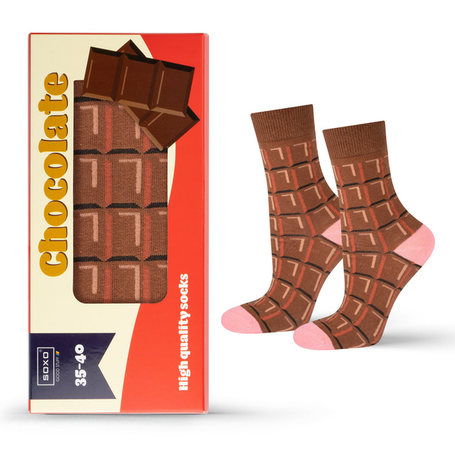 Drôle de chaussettes olives dans une boîte SOXO BON MARCHÉ pour un cadeau pour femme