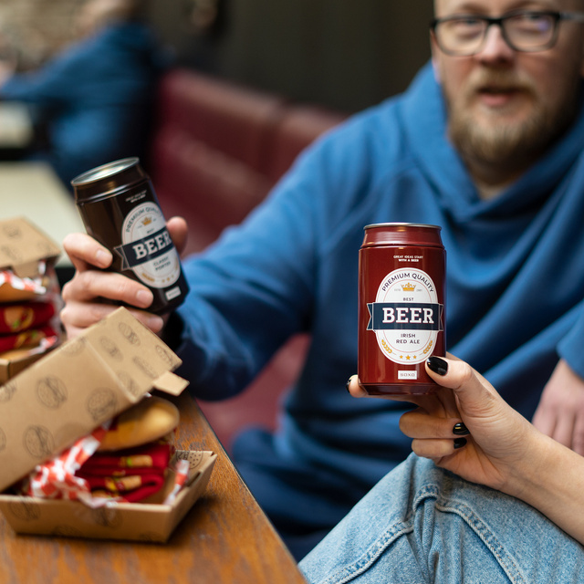 Chaussettes colorées pour hommes SOXO GOOD STUFF, bière rouge irlandaise amusante dans une boîte cadeau